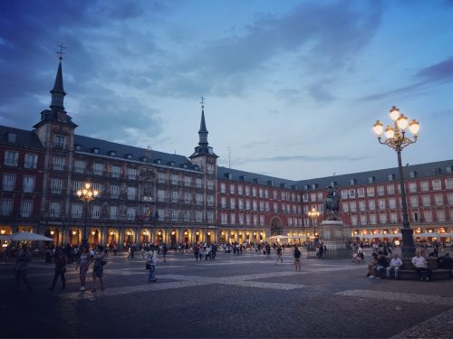 Madrid : il calcio e i suoi teatri, il Palacio de Cristal e quello Real, la Catedral e la corrida